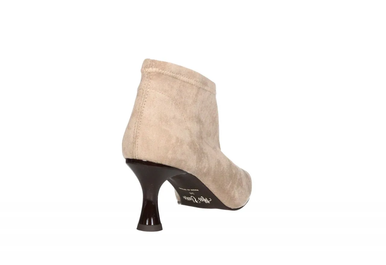 BOTIN ANTELICRA TAUPE LISO PUNTA PICO TACON ALTO FINO