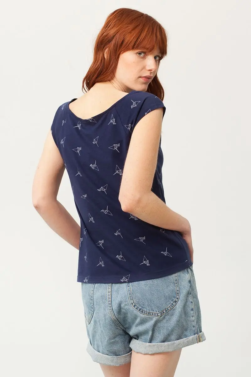 Camiseta cuello barco azul estampado origami