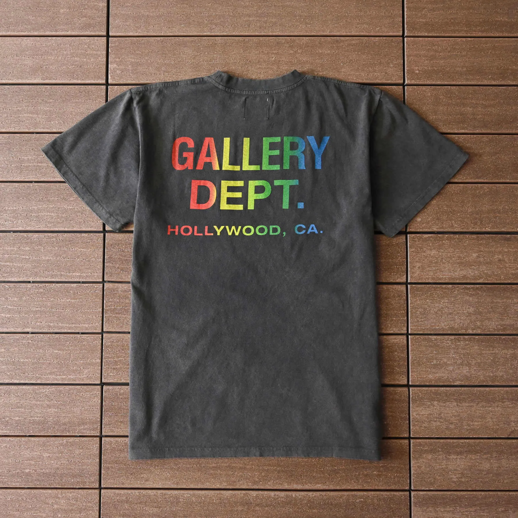 Camiseta  Gallery Dept