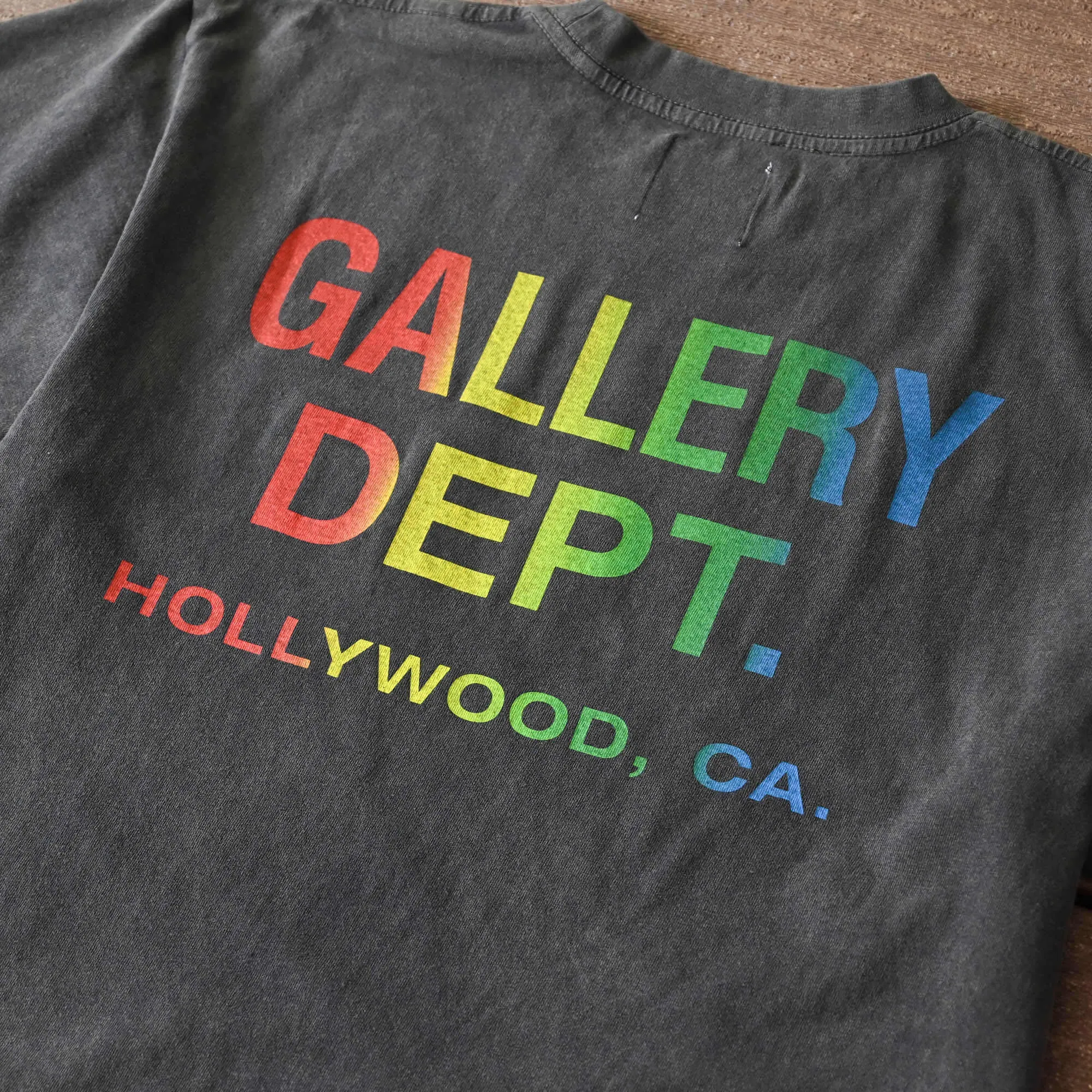 Camiseta  Gallery Dept