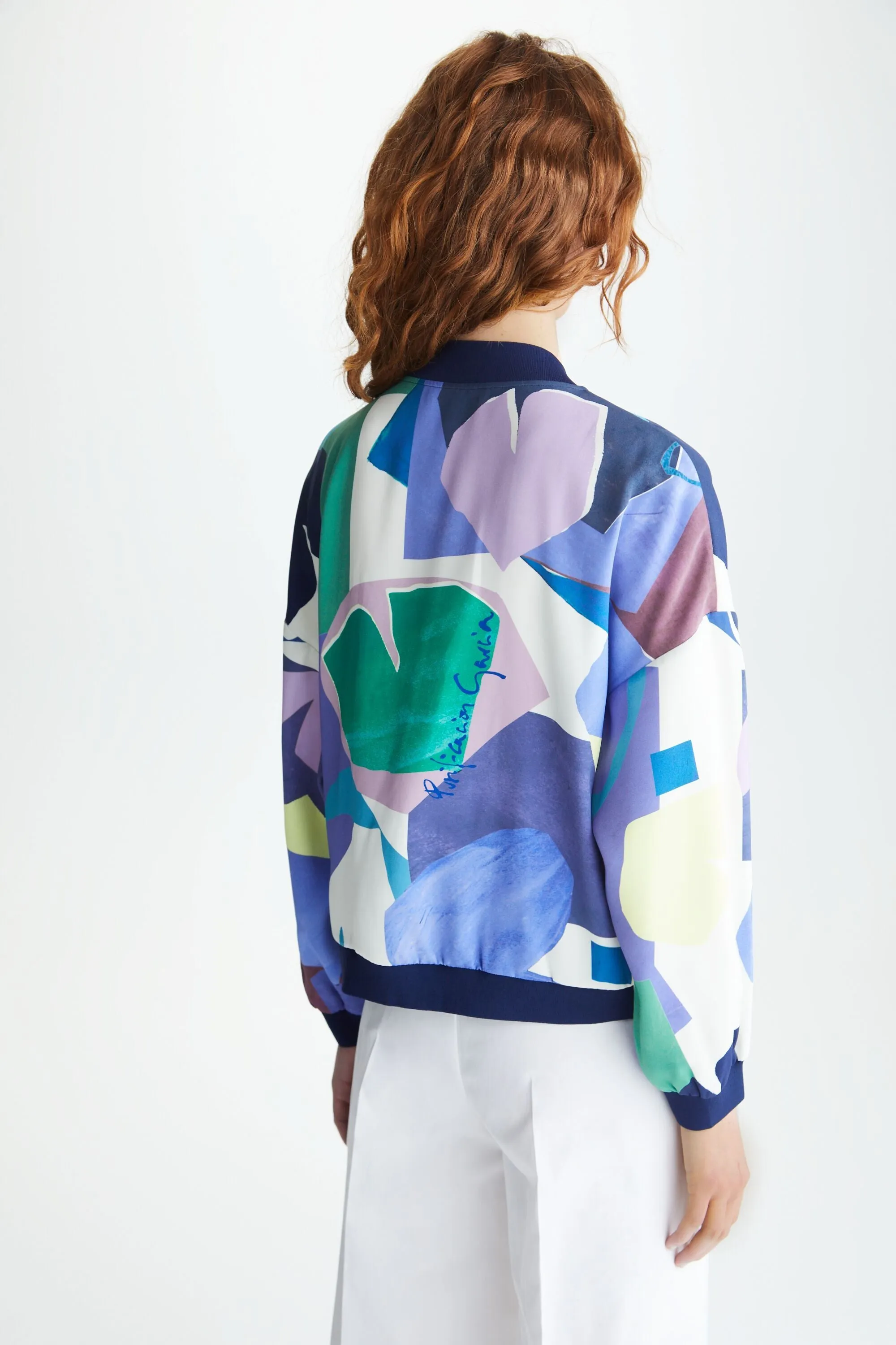 CHAQUETA BOMBER CREPE ESTAMPADO LOVERS