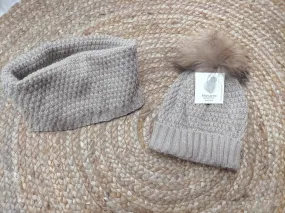 Gorro con bufanda de tubo  chica camel de Jose Luis Navarro.