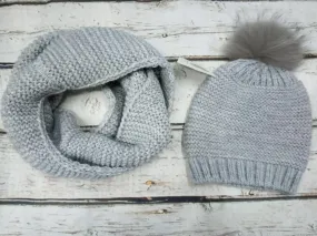 Gorro con bufanda de tubo  chica gris con lentejuelitas  de Jose Luis Navarro.