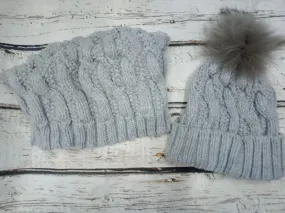 Gorro con bufanda de tubo  chica gris con punto de ochos de Jose Luis Navarro.