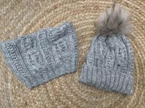 Gorro con bufanda de tubo  chica gris  de Jose Luis Navarro.