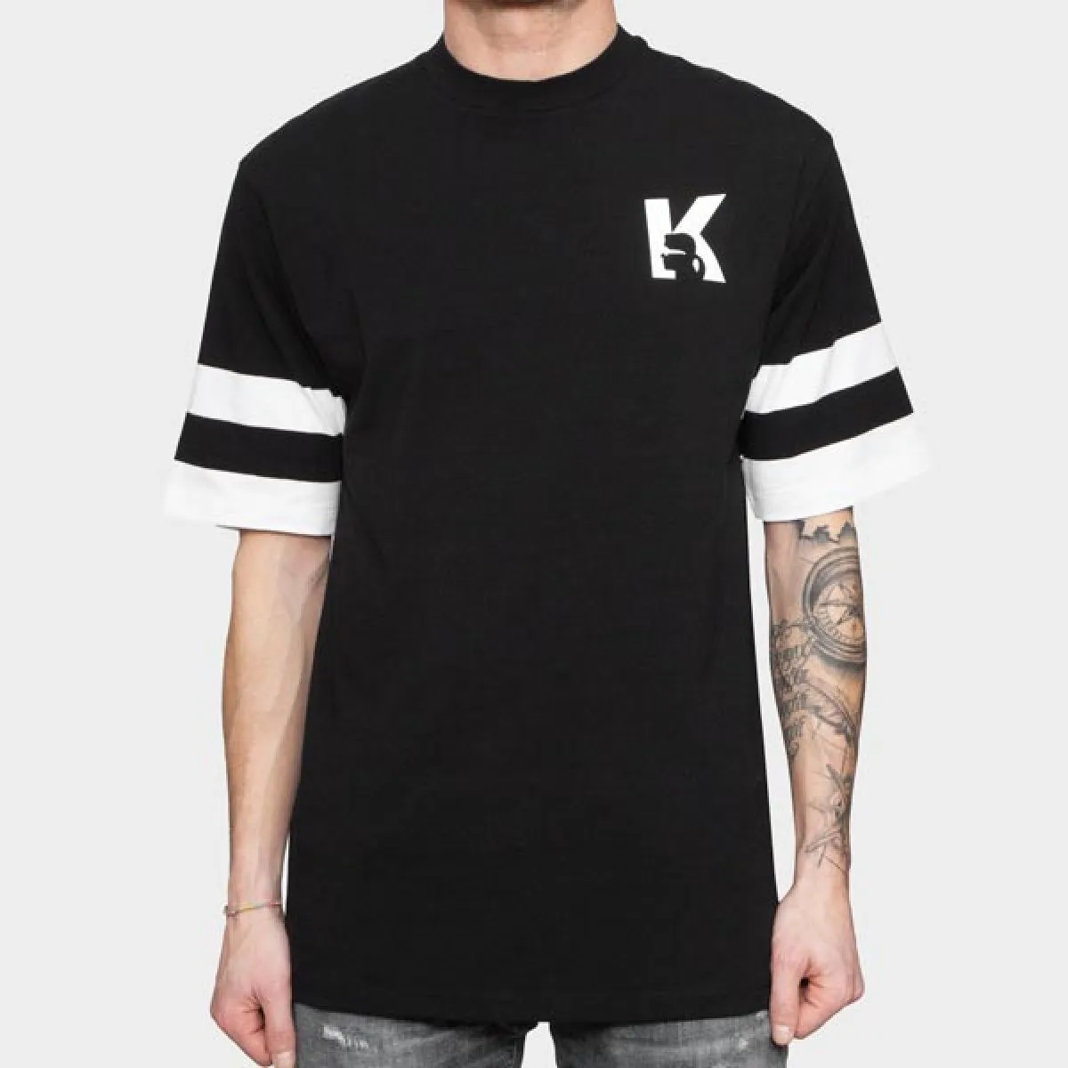 KARL LAGERFELD  CAMISETA NEGRA