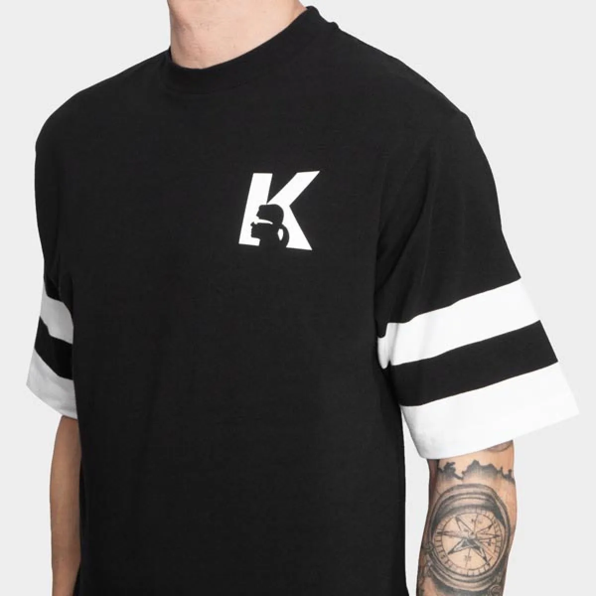 KARL LAGERFELD  CAMISETA NEGRA