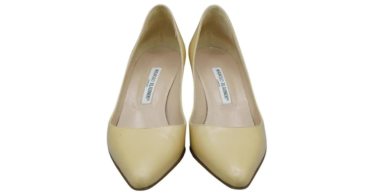 Manolo Blahnik Tacon Beige 