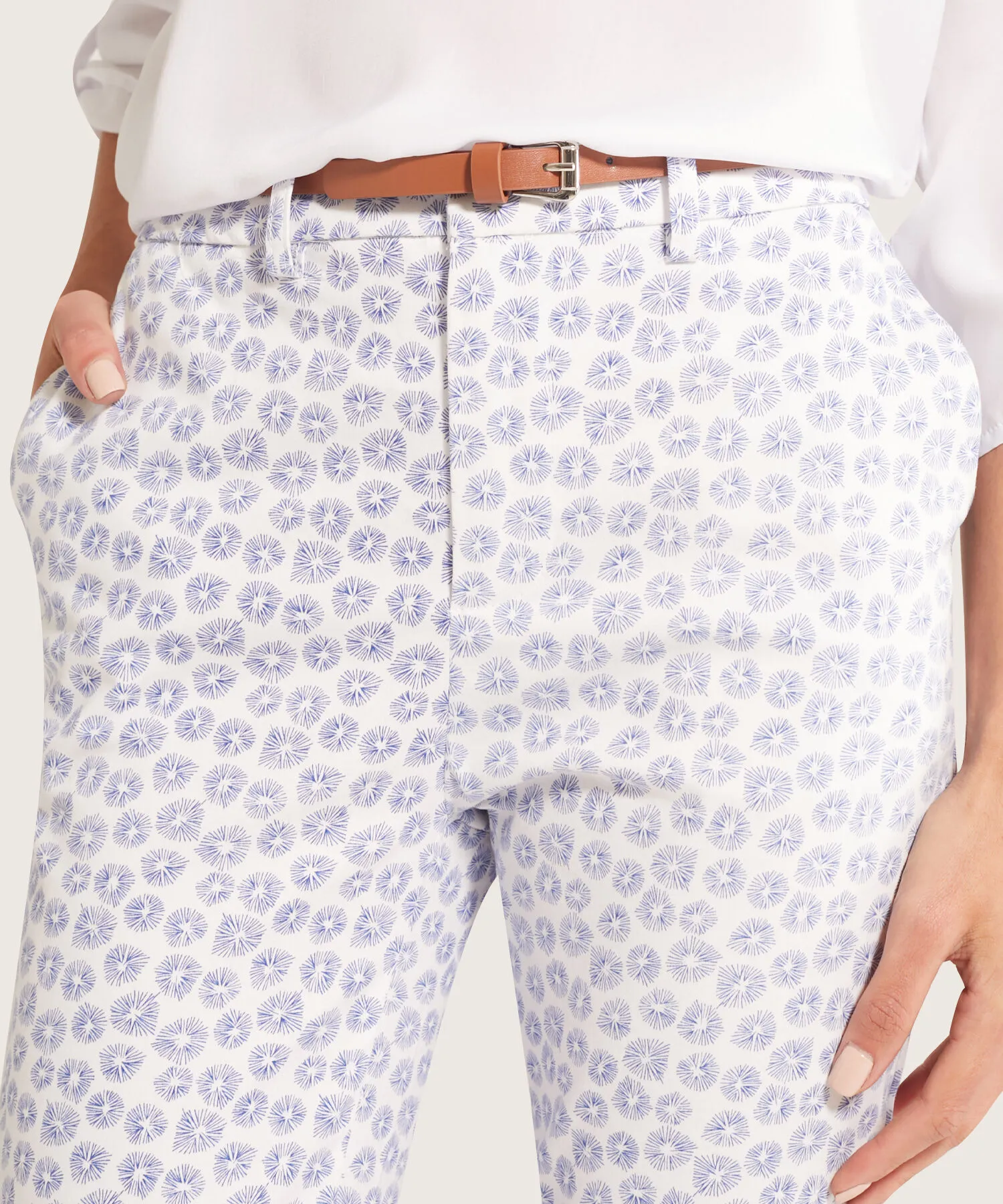 PANTAL&OACUTE;N CHINO ESTAMPADO CON CINTUR&OACUTE;N