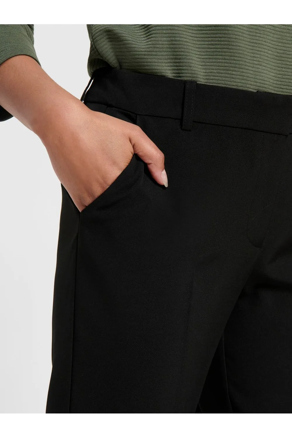 PANTALÓN VILDA TIRO MEDIO Y STRAIGHT FIT