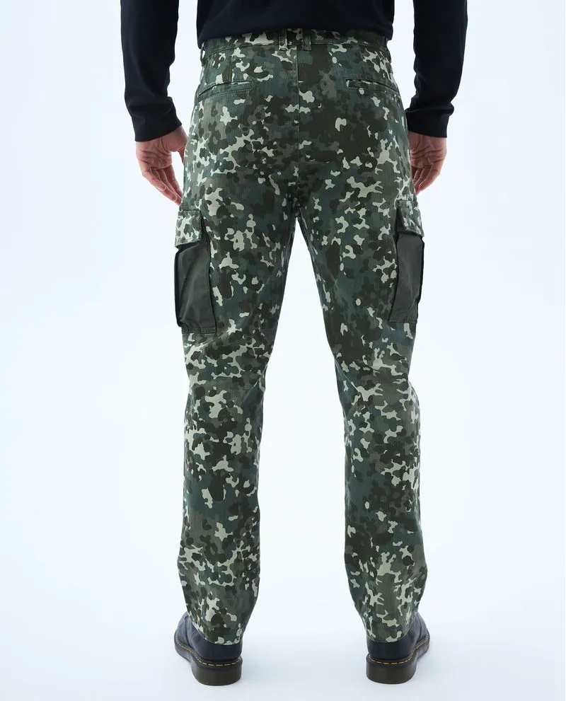 Pantalón tipo cargo para hombre