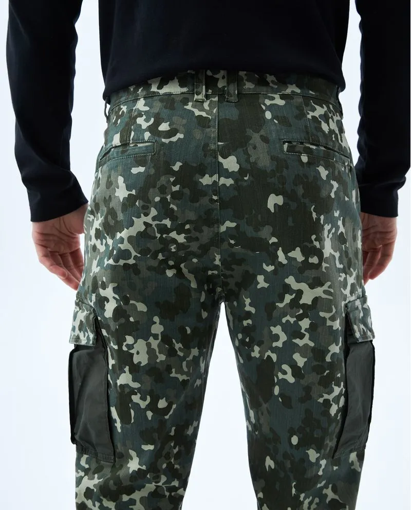 Pantalón tipo cargo para hombre