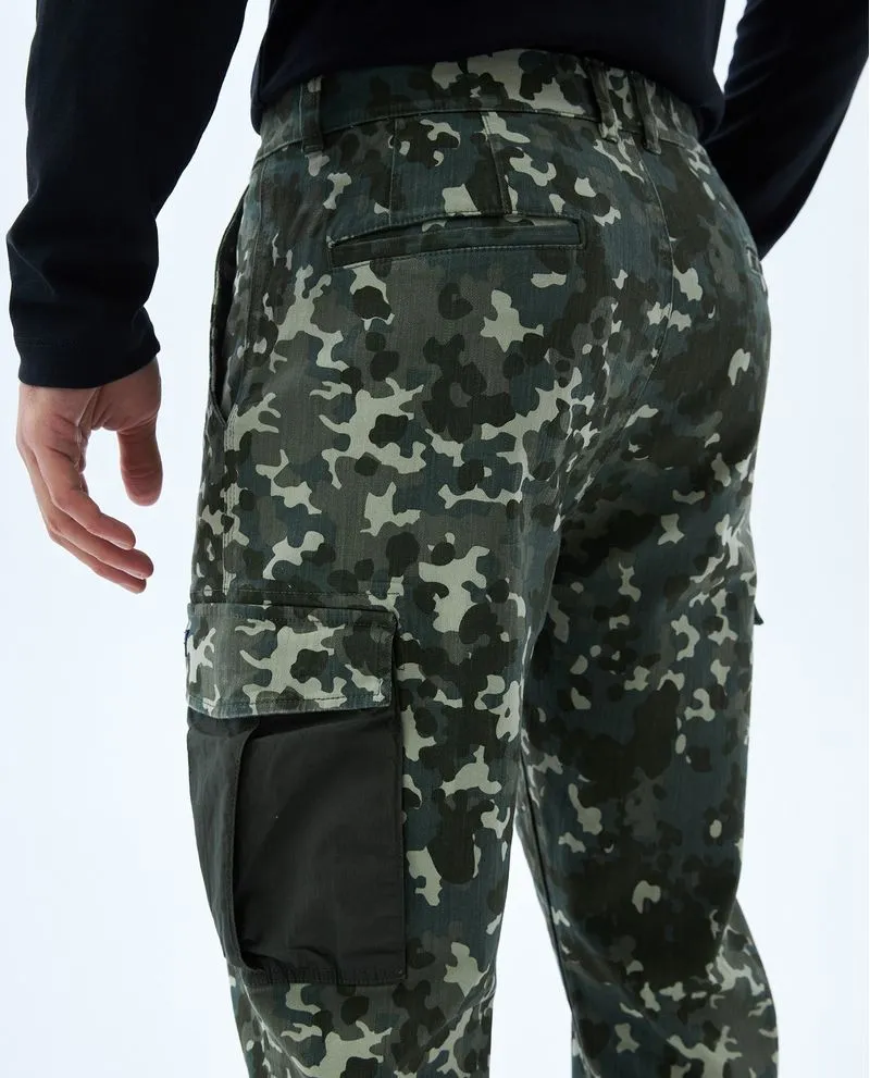 Pantalón tipo cargo para hombre