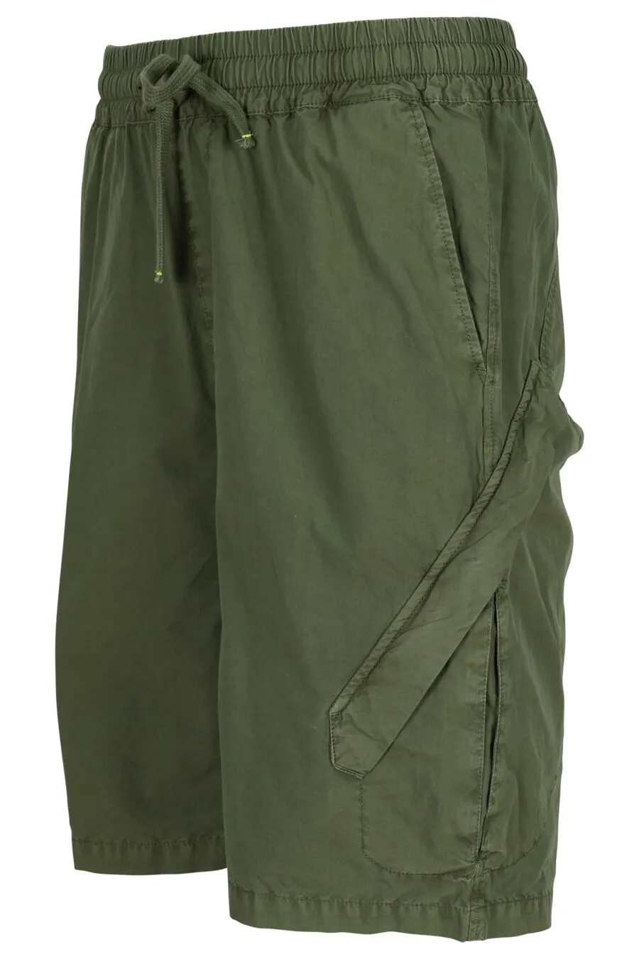 Pantalón verde militar corto con resorte