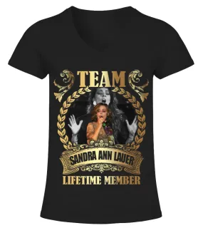 TEAM SANDRA ANN LAUER - LIFETIME MEMBER Camiseta cuello pico Mujer