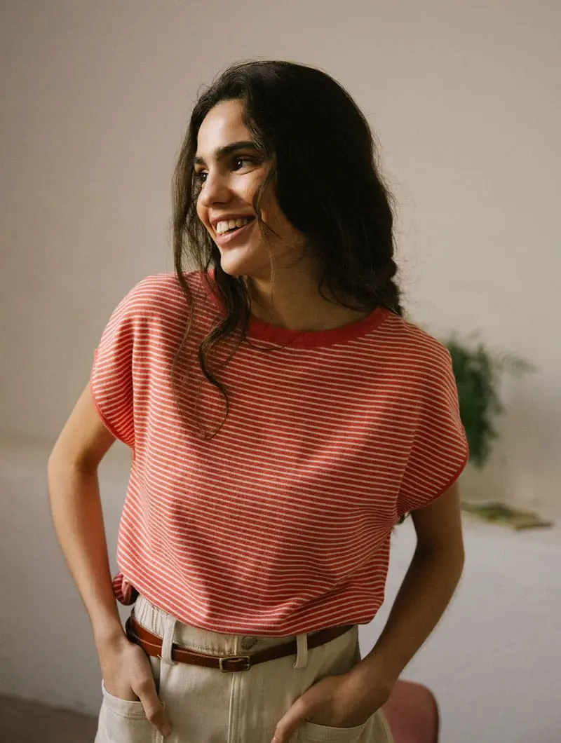 Top con botones de rayas coral