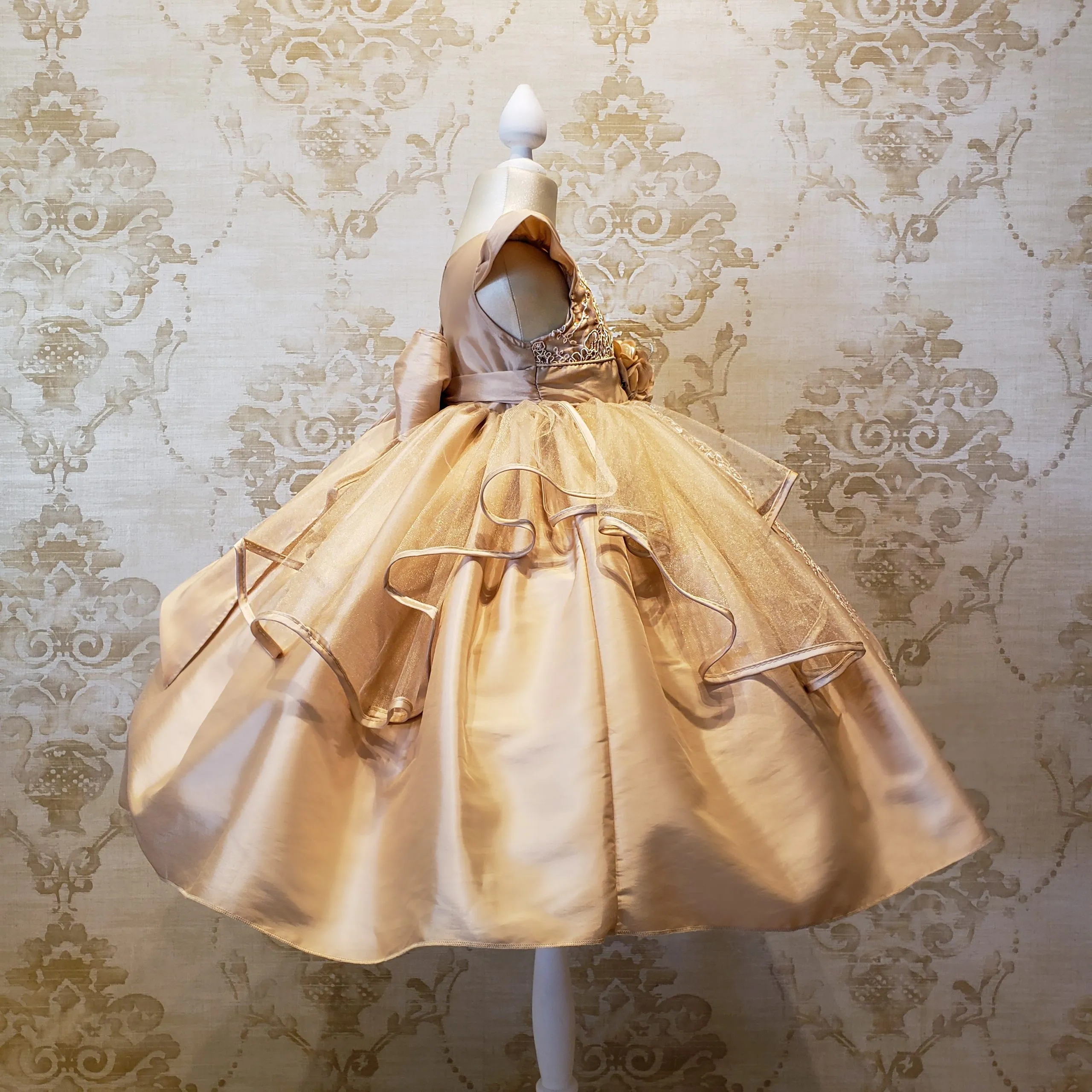 Vestido de Niña Fiesta Oro Encaje Bordado con Flor Talla 2 a 8 años