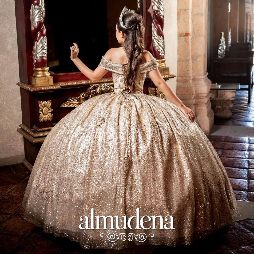 Vestido de XV Dorado Brillante Sin Hombros Quinceañera